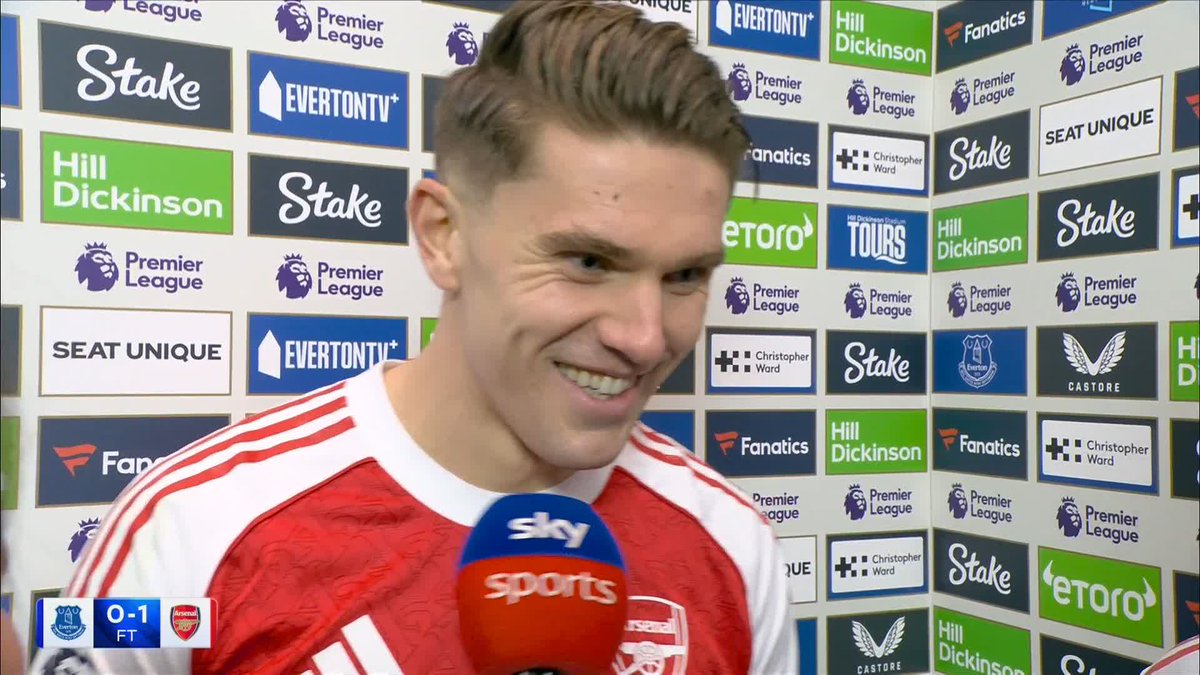 "And it was a powerful penalty!" "Yeah, it's usually like that!" Viktor Gyokeres on his match-winning penalty against Everton 😅