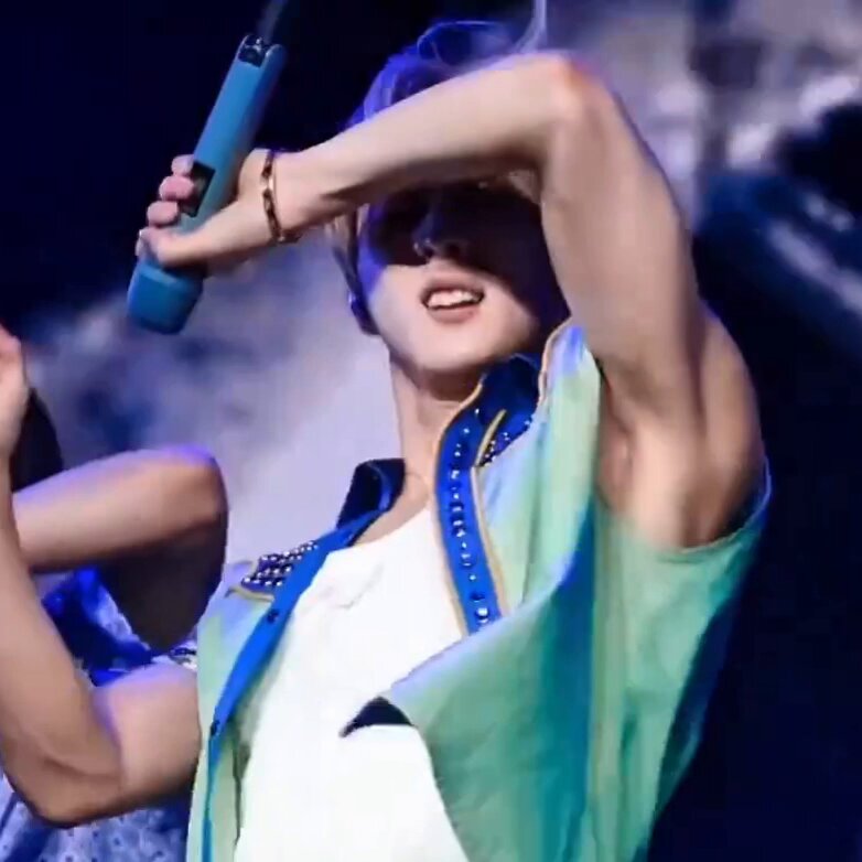COACHELLA JUNGWON WAS SOMETHING ELSEEE 🙂‍↕️🙂‍↕️