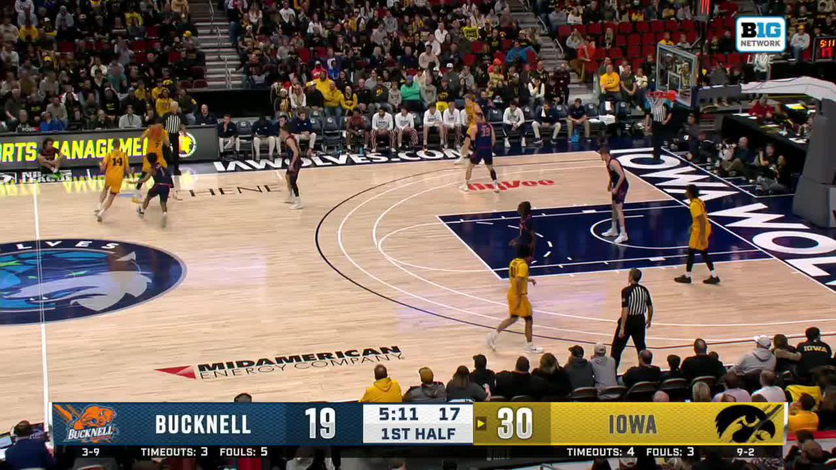 No. 11 gets the floater to go 🤝 Kael Combs x #Hawkeyes 📺: Big Ten Network