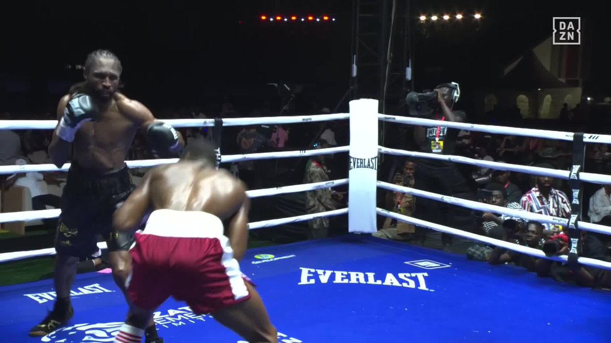 How are you scoring Craig Richards 🆚 Dan Azeez after the first two rounds 🥊 #RichardsAzeez | Live NOW on DAZN ▪️