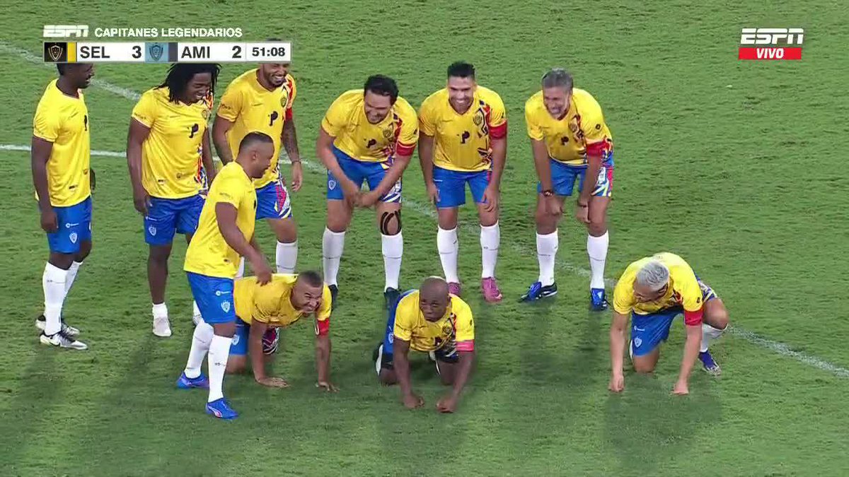 ⚽️🐅¡Y LLEGÓ EL DEL ‘TIGRE’, GOOOOOOOOLLL DE FALCAO! 🇨🇴Radamel corrió al espacio y Macnelly Torres lo asistió para que la Selección Dorada empate el partido en el partido de despedida de Mario Yepes 📻#ElVbarCaracol cubre a Colombia y al mundo