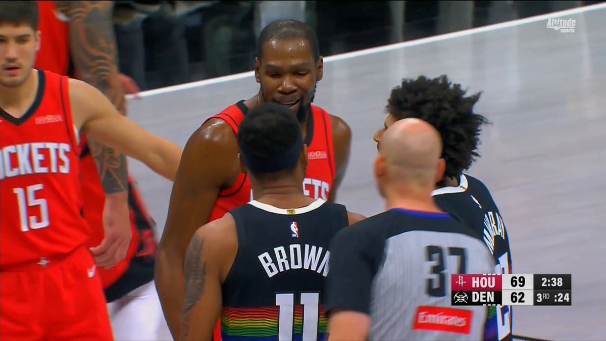Kevin Durant and Bruce Brown exchange words 🍿
