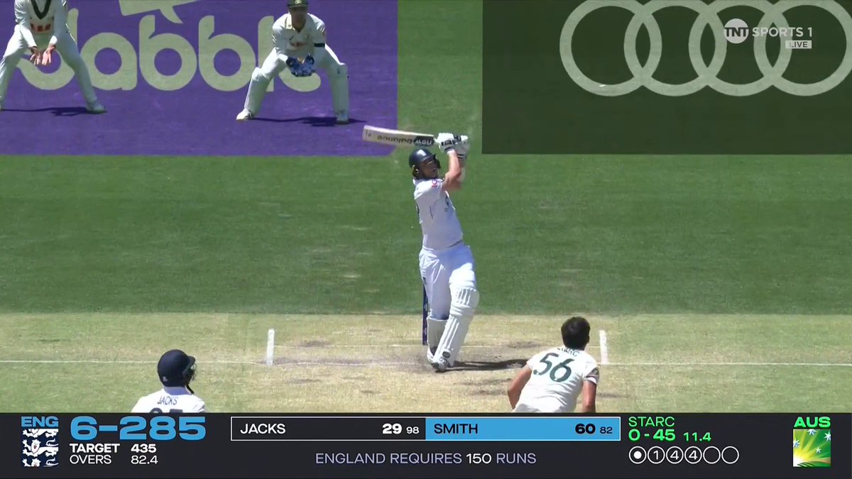 Jamie Smith is OUT ❌ He goes for a fifth successive boundary but gets out in the process... 📺 Watch #TheAshes LIVE on TNT Sports and discovery+