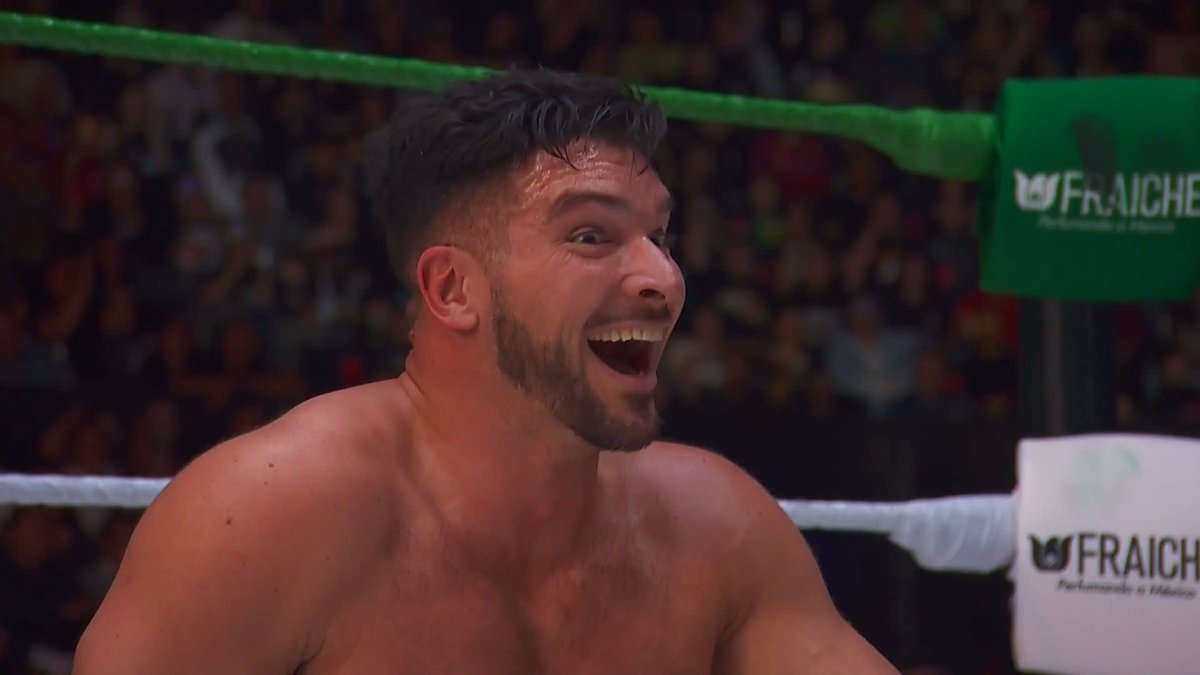 Ethan Page casi se lleva la victoria... pero Mr. Iguana tiene algo que decir. ¡LA LUCHA SIGUE! EN VIVO #GuerraDeTitanes