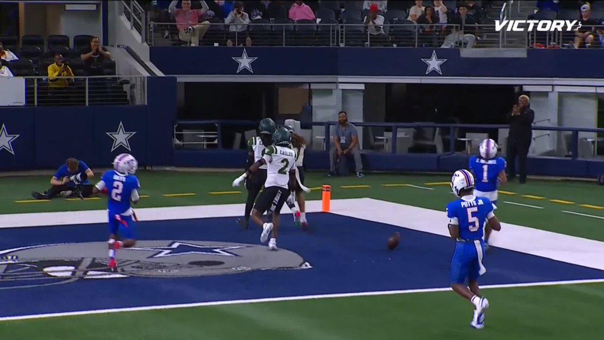 THIS 6A-DII TITLE GAME IS UNHINGED 😱 94-yard pick-six for Damarion”poo”Ross and DeSoto Football. #TXHSFB