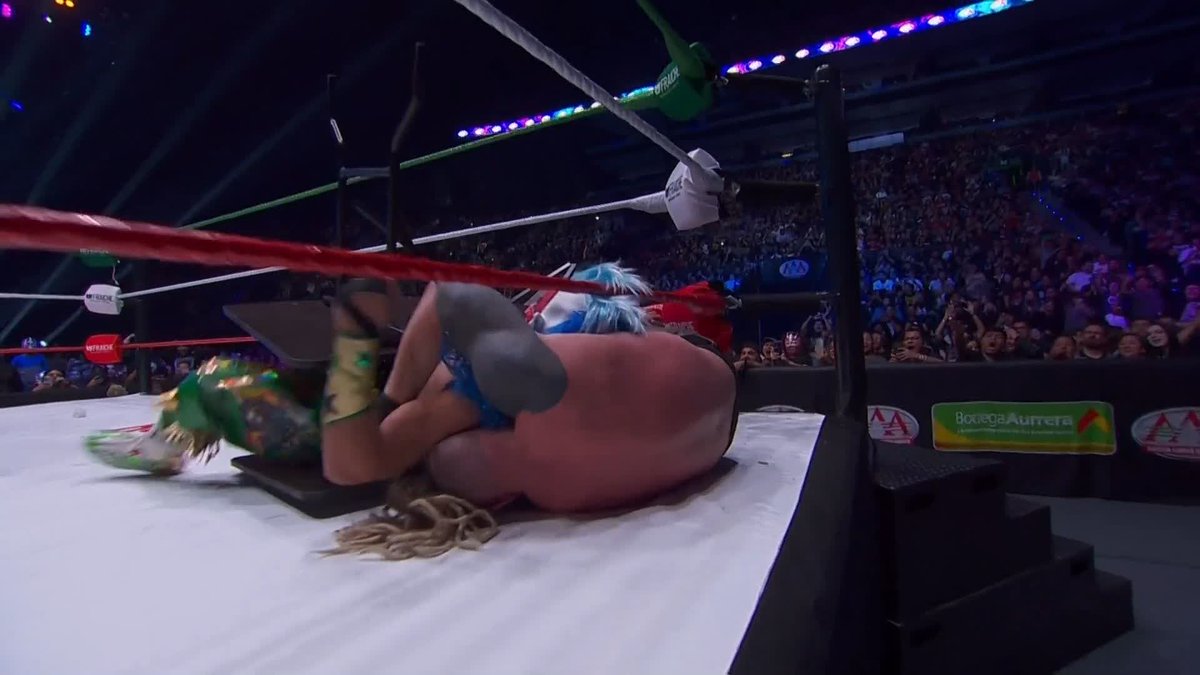Los Psycho Circus and Pagano WIN the Carnival of Carnage match! 🎡🔥 Stream Guerra De Titanes here:
