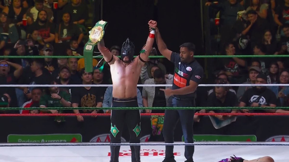 Laredo Kid takes FLIGHT and retains the AAA World Cruiserweight Championship! WHAT A MATCH!!! ๐ Stream Guerra De Titanes here: