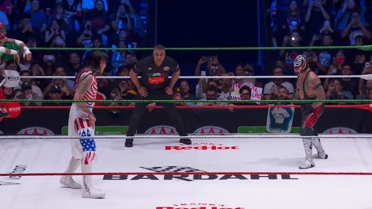 MYSTERIO vs. MYSTERIO en #GuerraDeTitanes