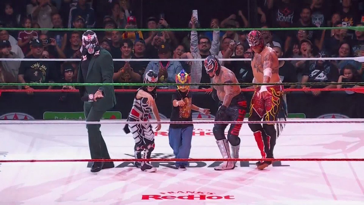 Broche de oro para la gran fiesta de #GuerraDeTitanes en Guadalajara 👏