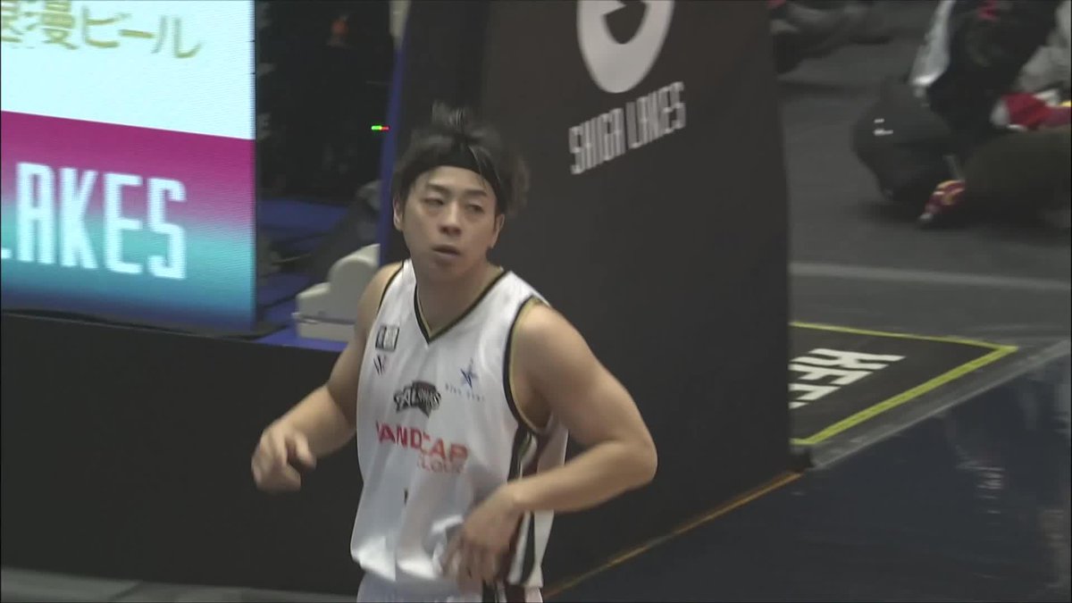 空中で持ち手を変えて!? 越谷#7 松山が難しいショットを難なく決める😳 松山駿(Shun Matsuyama) 越谷アルファーズ 📡バスケットLIVEで生配信中 #Bリーグ #りそなグループ