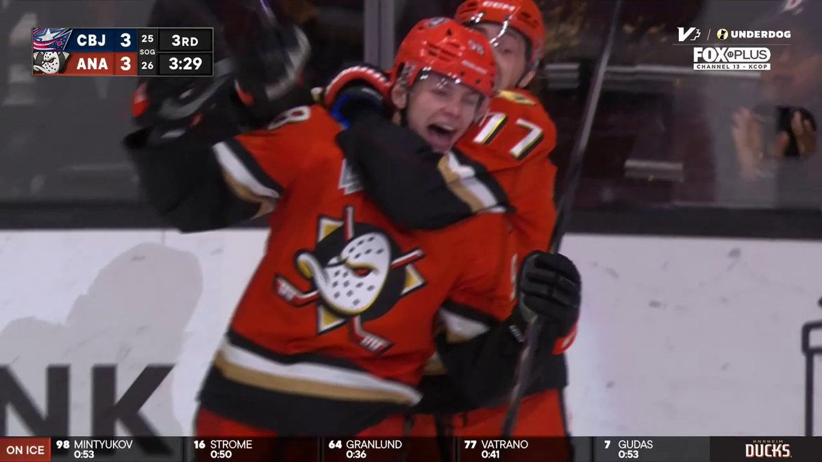 Pavel Mintyukov gives the Anaheim Ducks the lead late! 🦆 What a heads-up play by Mikael Granlund too!
