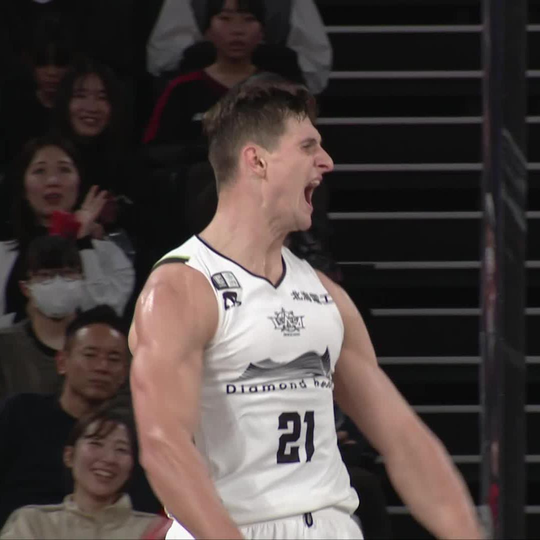 年明け前に早くもダンクコンテスト開催☄️☄️☄️ John Harrar レバンガ北海道 #Bリーグ #りそなグループ