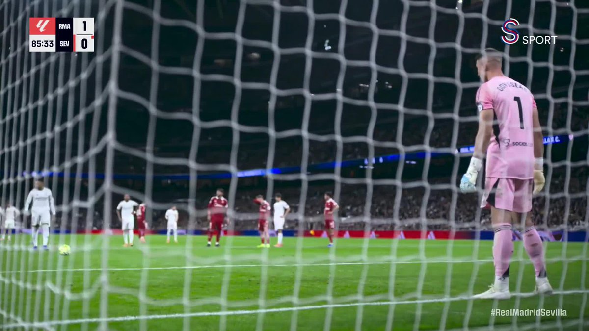 ⭐️ Sevilla ağlarını havalandıran Kylian Mbappe, Cristiano Ronaldo’nun "Real Madrid formasıyla bir takvim yılında en çok gol atan oyuncu" rekorunu egale etti. ⚽️ Mbappe, golün ardından Ronaldo'nun gol sevincini yaptı.