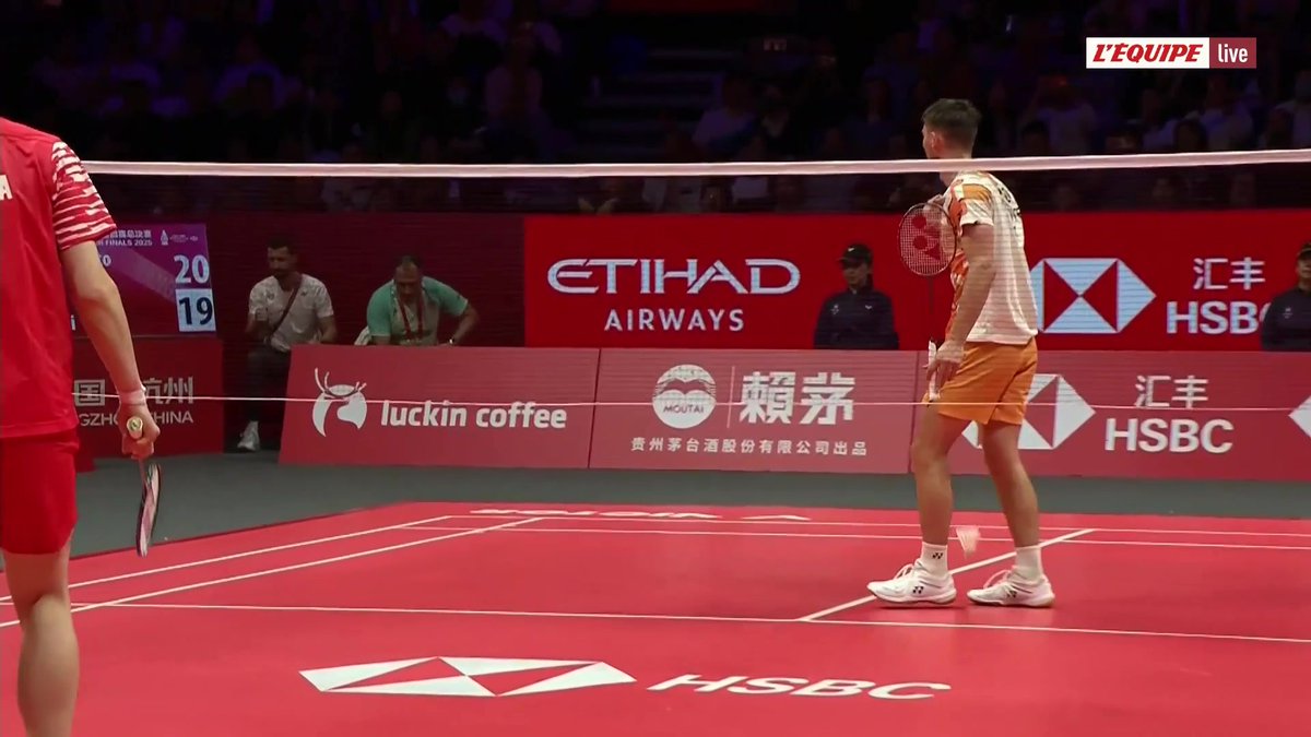 OUI CHRISTO 🙌 Christo Popov remporte le premier set en finale des World Tour Finals face à Shi Yu Qi ! #lequipeBADMINTON
