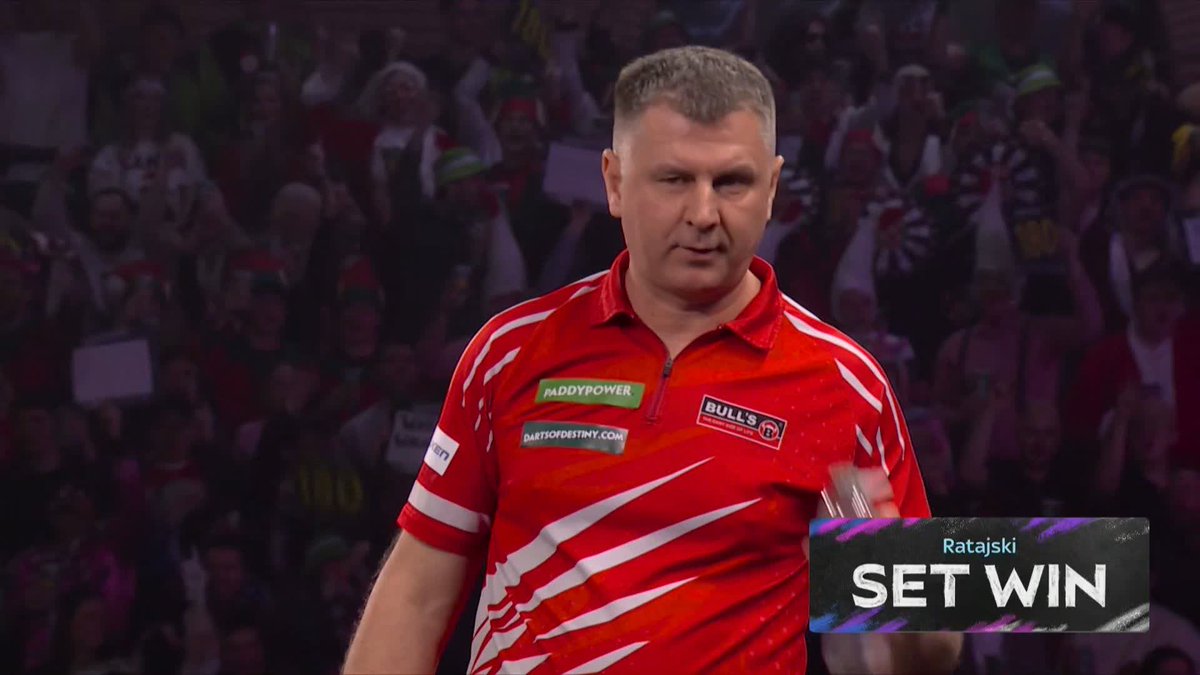 135 TO WIN THE OPENING SET! Krzysztof Ratajski fires a brilliant 135 checkout to pinch the opening set! 📺 #WCDarts | R2