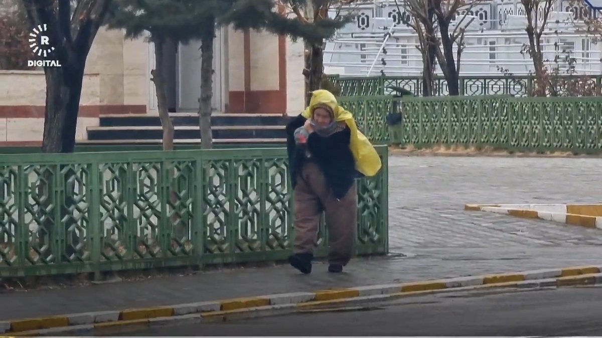 VİDEO - Kolberlik yapan yaşlı kadın: Kalp sofra değil ki herkese açasın, ne diyeyim Allah bizim kaderimizi böyle yazmış