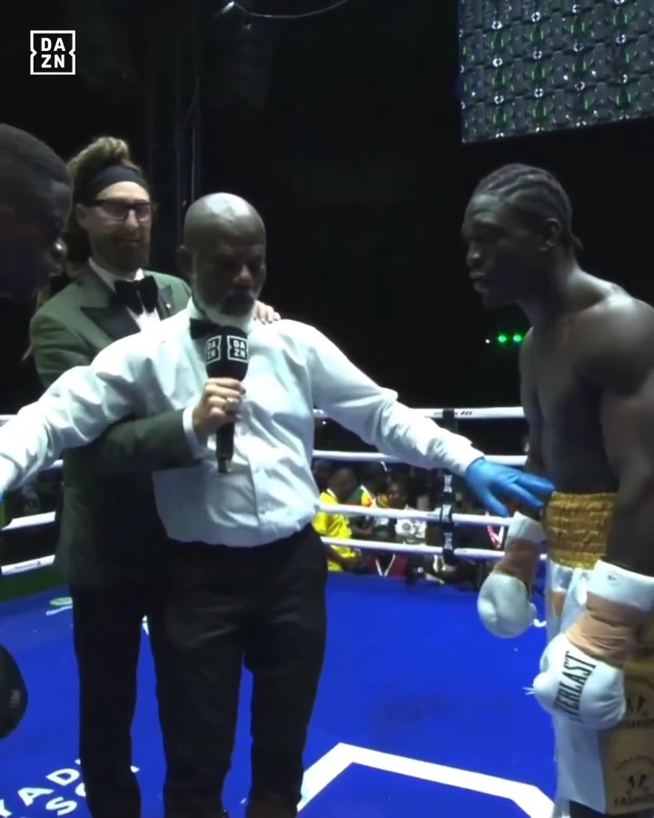 Ghanaian referee Roger Barnor wasn't allowing any nonsense before this fight 🇬🇭😅
