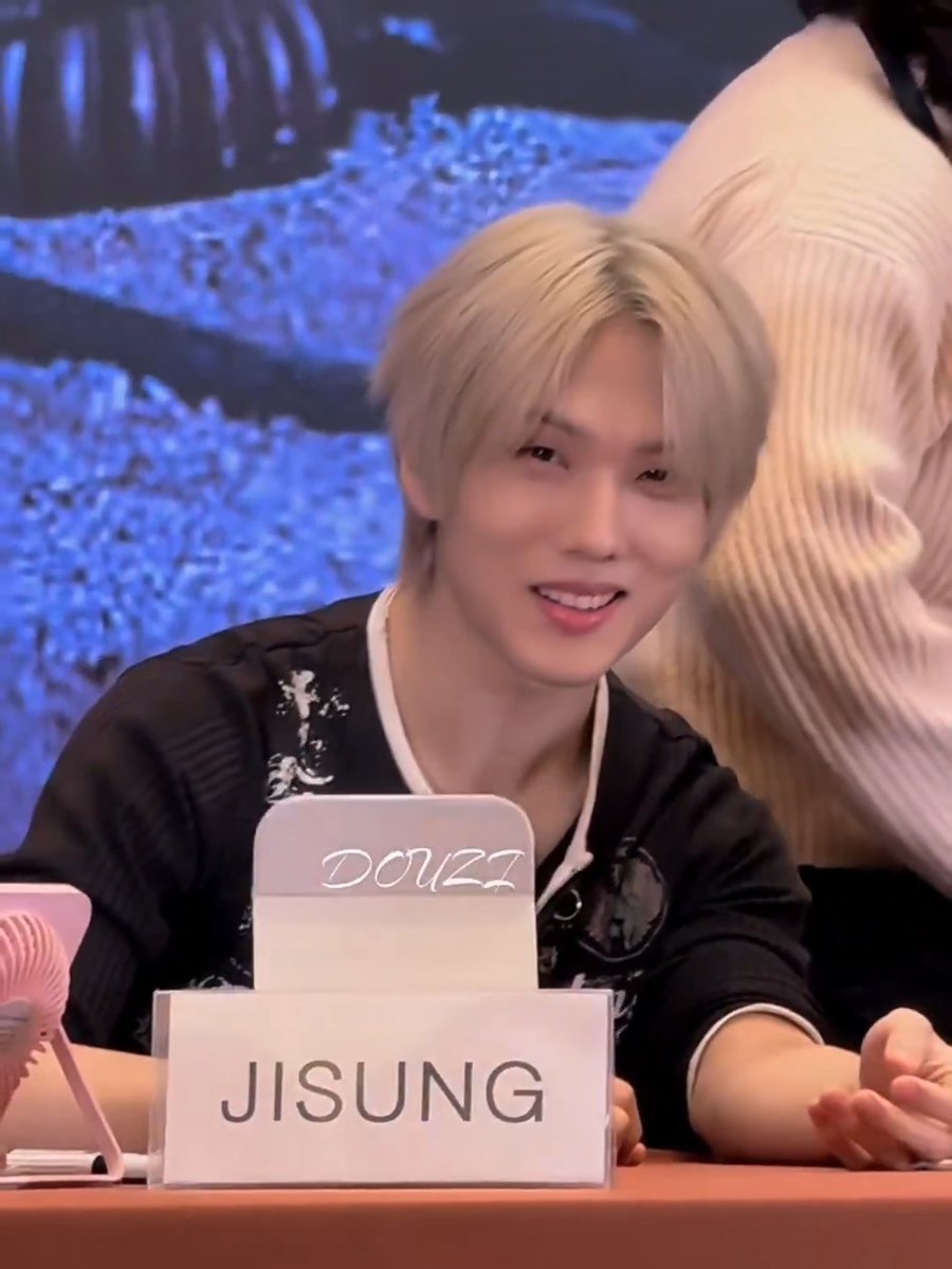 ice prince jisung is melting 🫠🫠🫠