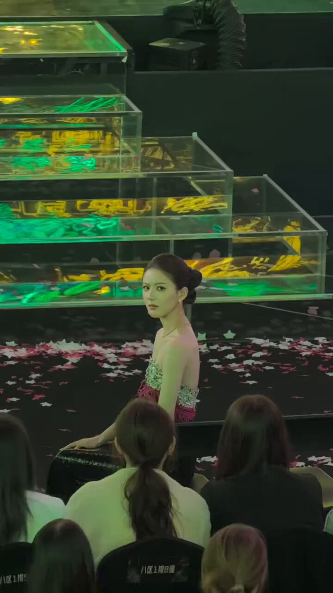 까눌레: 절친!! 내 절친!!! 하트해줘!!! 로사: (하트) 께눌레: 악!!!!!!!!! 꺅!!!!!!!! 나한테 했어 나한테 했어 아 개웃기네…