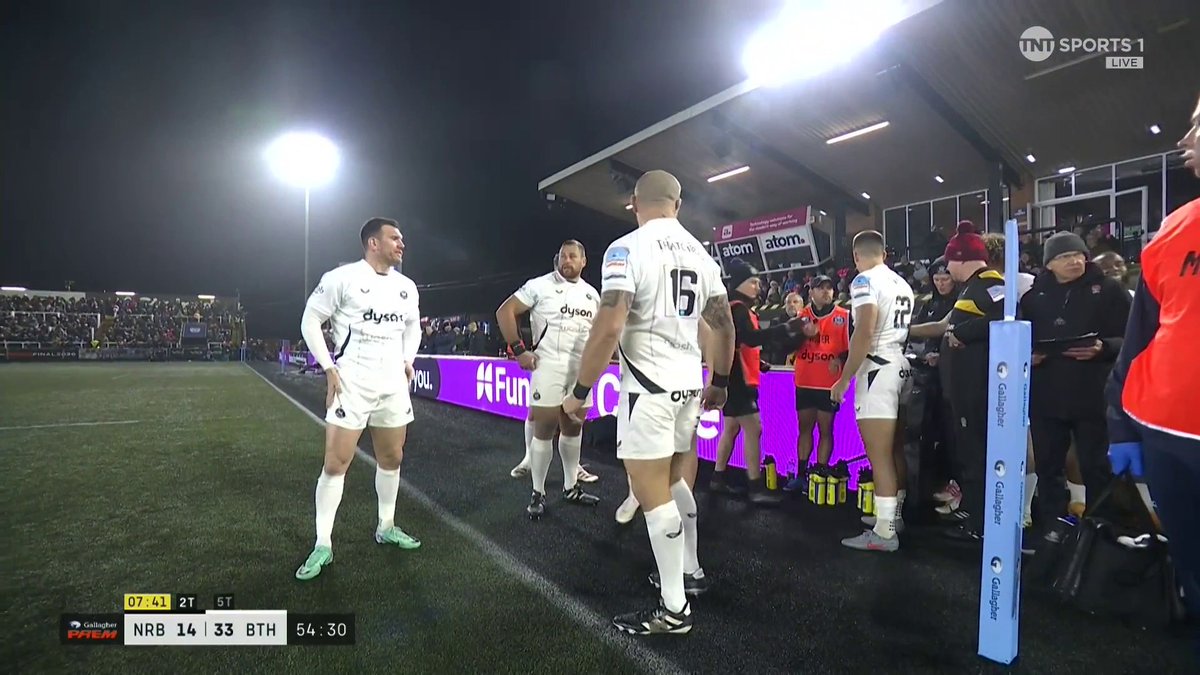 Johann van Graan just made all eight of his substitutions at once 🤯 This requires a new nickname. We're thinking the Bath Bombs 💣 📺 TNT Sports & discovery+ UK
