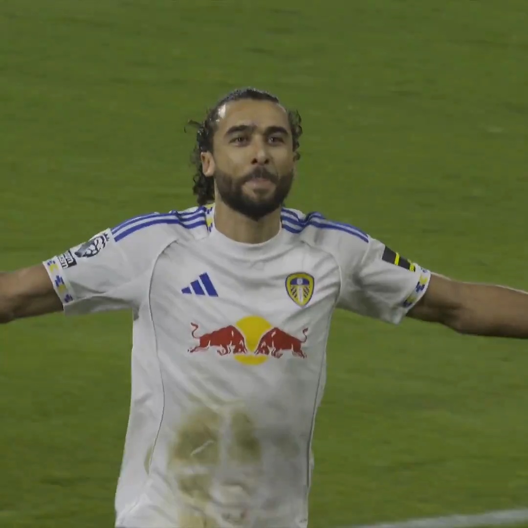 🎶 This year, to save me from tears, I'll give it to Calvert-Lewin 🎶