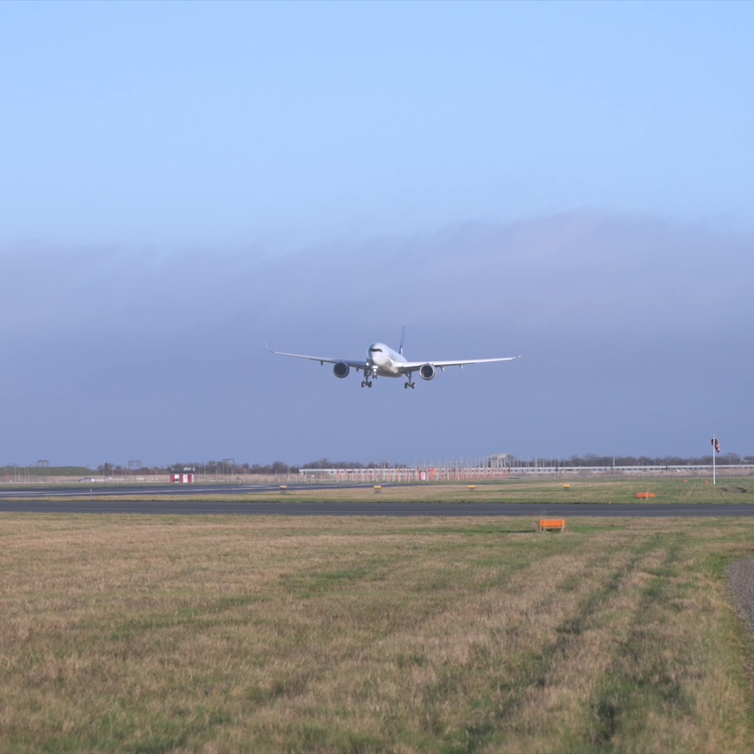 We’re excited to welcome a brand-new Airbus A350 to the SAS fleet, delivered from Toulouse and now arrived at our Copenhagen hub. With advanced aerodynamics and high comfort, it strengthens our long-haul operations and fleet renewal. Welcome on board!