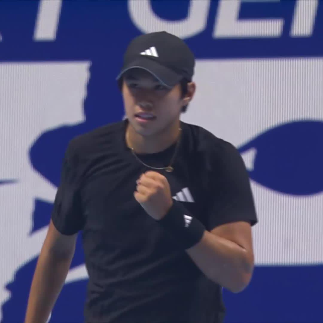 Tien takes a back-and-forth opener ⚔️ The American leads Blockx in the #NextGenATPFinals showpiece!