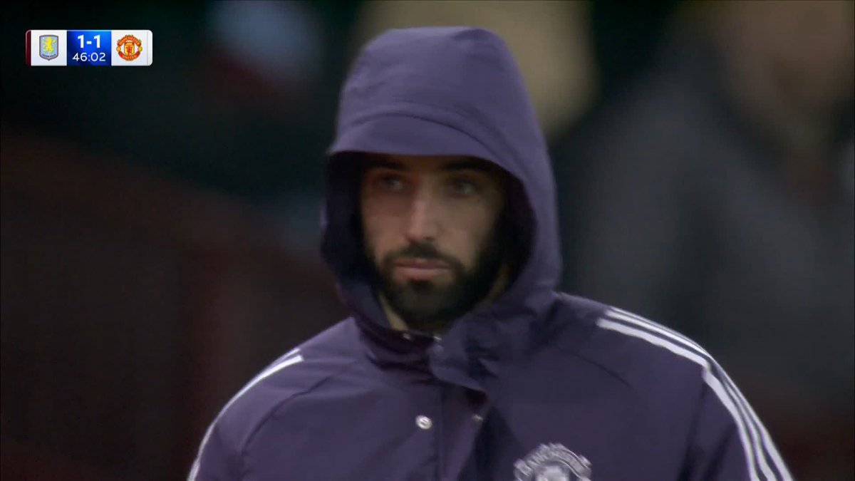 A very rare sight for Manchester United fans - Bruno Fernandes substituted due to injury 🤕