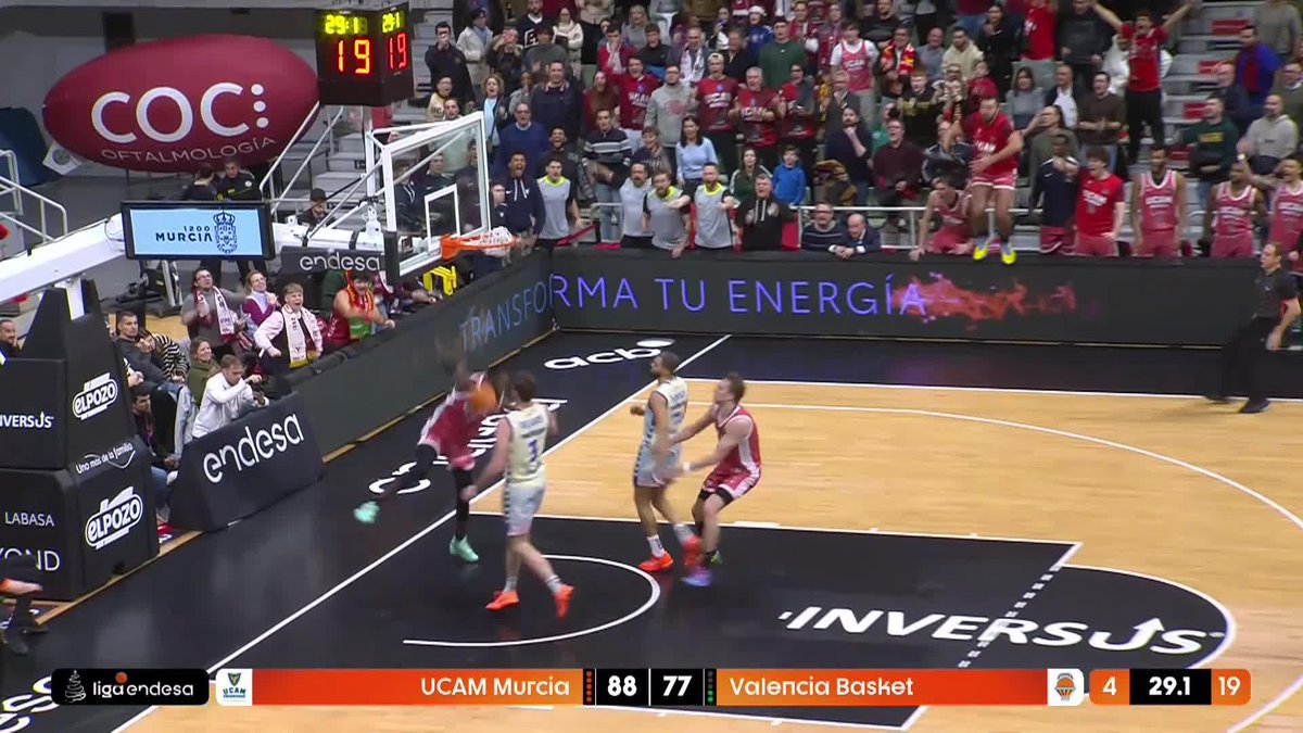 😌 Este robo, esta carrera y este mate lo ha celebrado tooooooda Murcia... y parte de los alrededores. ¡Se desata la LOCURA en el Palacio de los Deportes de Murcia! 📺 DAZN España #LigaEndesa | UCAM Murcia