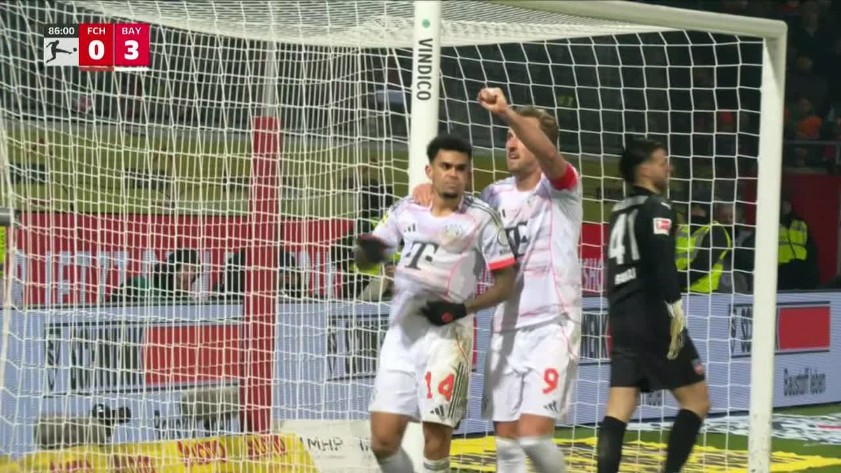 ¡Gol de Luis Díaz con dedicatoria especial! 🤩 Ya golea el Bayern 3-0 al Heidenheim. ⚽️
