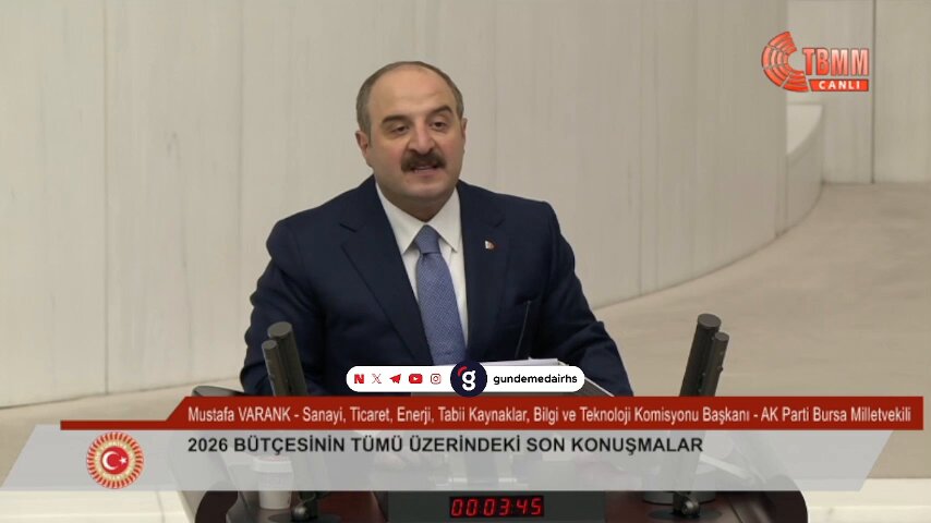 Mustafa Varank: Özgür Özel geçtiğimiz yıl rakıyla ilgili de büyük bir vaatte bulunmuştu. Açık söyleyeyim o zaman Özgür Bey’in niyetini hiçbirimiz anlamadık. Meğer onun da bir çılgın projesi varmış. Meğer Mezar başındaki anma programı için rakının derdine düşmüş. Tarihçi Murat Bardakçı’nın “bana Ayyaşlar Bayramını hatırlattı” dediği, Özgür Özel ve arkadaşlarının verdiği görüntülerden kendileri değil ama emin olun tüm Türkiye utandı. Hadi diriden utanmıyorsunuz; yahu ölüye de mi hiç saygınız yok?