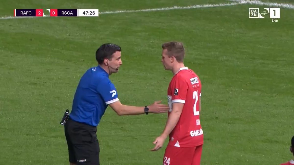 ⚡️ | Erik Lambrechts fluit opnieuw een penalty, dit keer voor RSC Anderlecht. ✌️✴️ #ANTAND