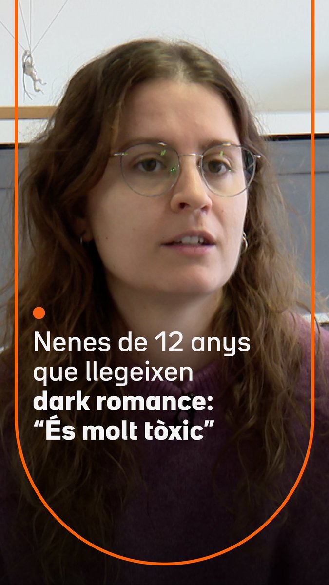 "És pornografia literària.” El dark romance és un subgènere de la literatura romàntica que cada cop té lectores més joves, fins i tot nenes de 5è i 6è de primària, malgrat que són novel·les dirigides al públic adult. “Tenen una toxicitat evident”