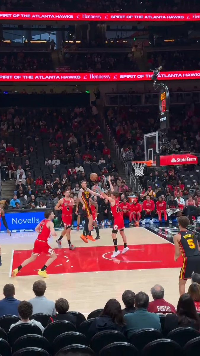 All kinds of ball movement and Vit cashes it in 💸