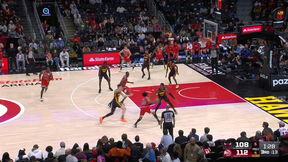 'Tween, cross, cross, scoop 🔥 Dos | Chicago Sports Network
