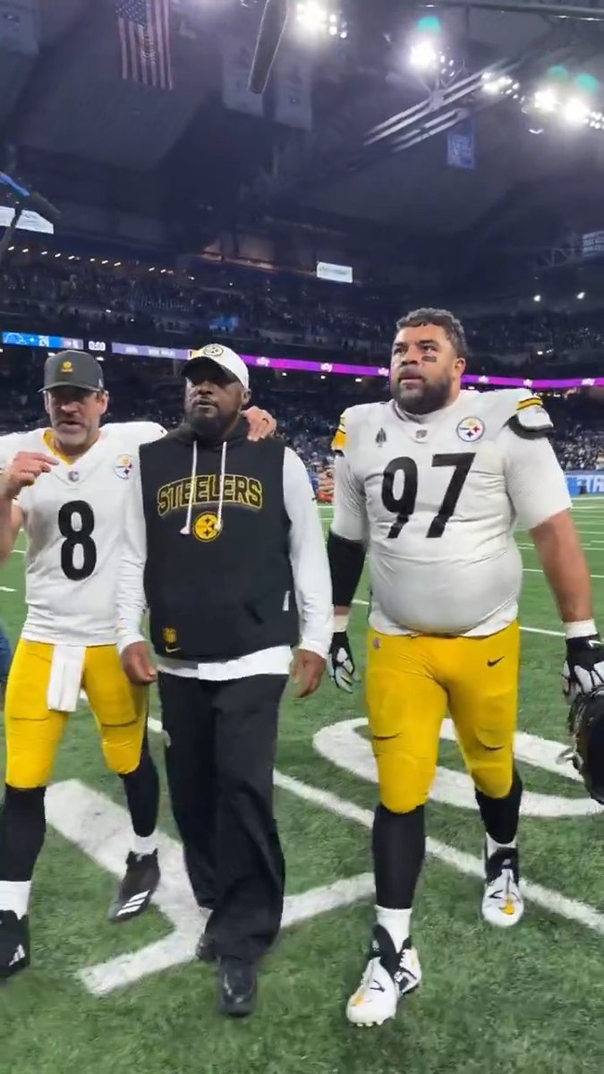 "200 wins in the NFL." Mutual respect between Rodgers and Tomlin 🤝 @Steelers