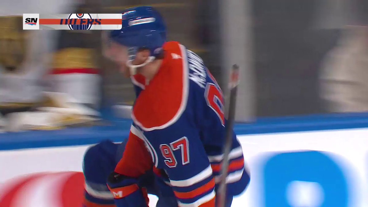 HOW DOES CONNOR MCDAVID KEEP DOING THIS!? 😱