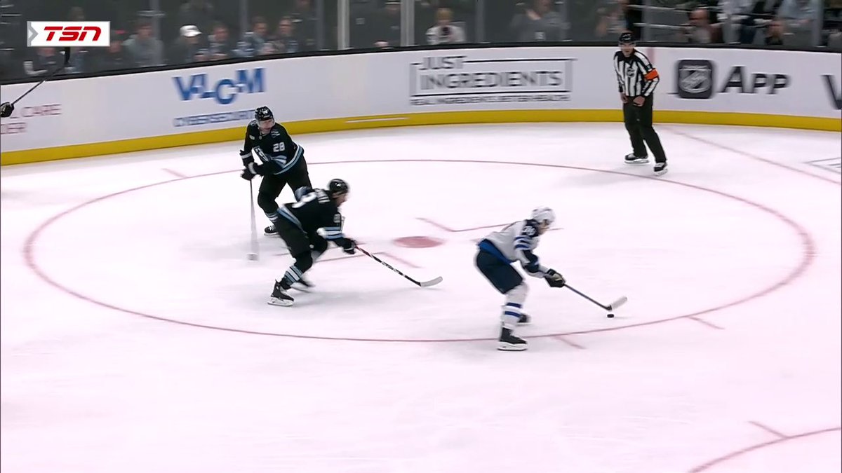 THE JETS HAVE TIED IT LATE IN THE THIRD!! ✈️