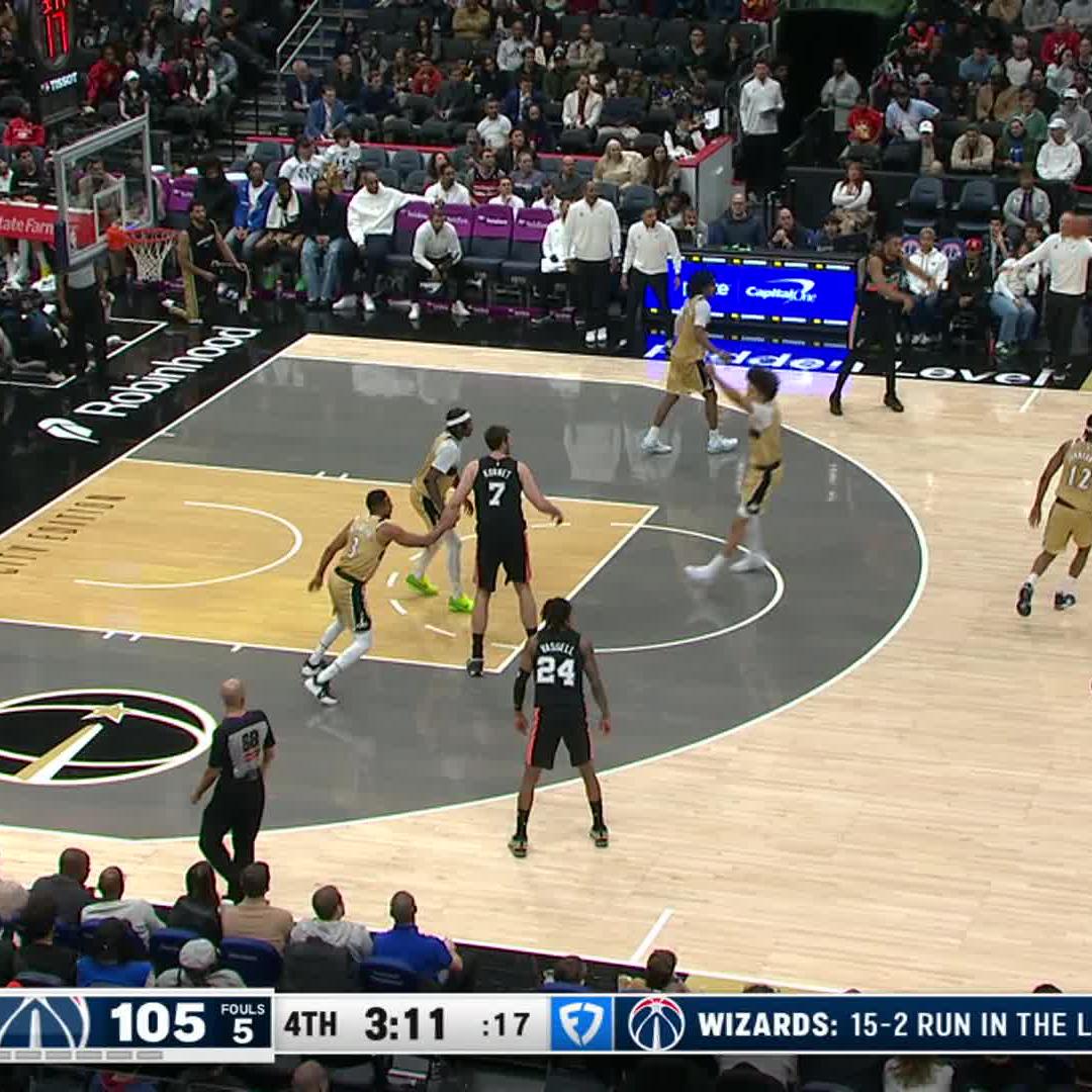 Fox with the smooth jumper 😮‍💨 📺 FanDuel Sports Network Southwest