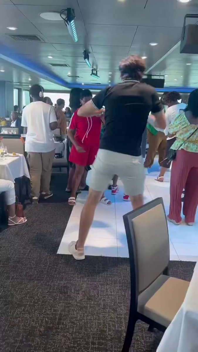 Drake Maye in the pocket before finding what WR is being covered by Marlon Humphrey