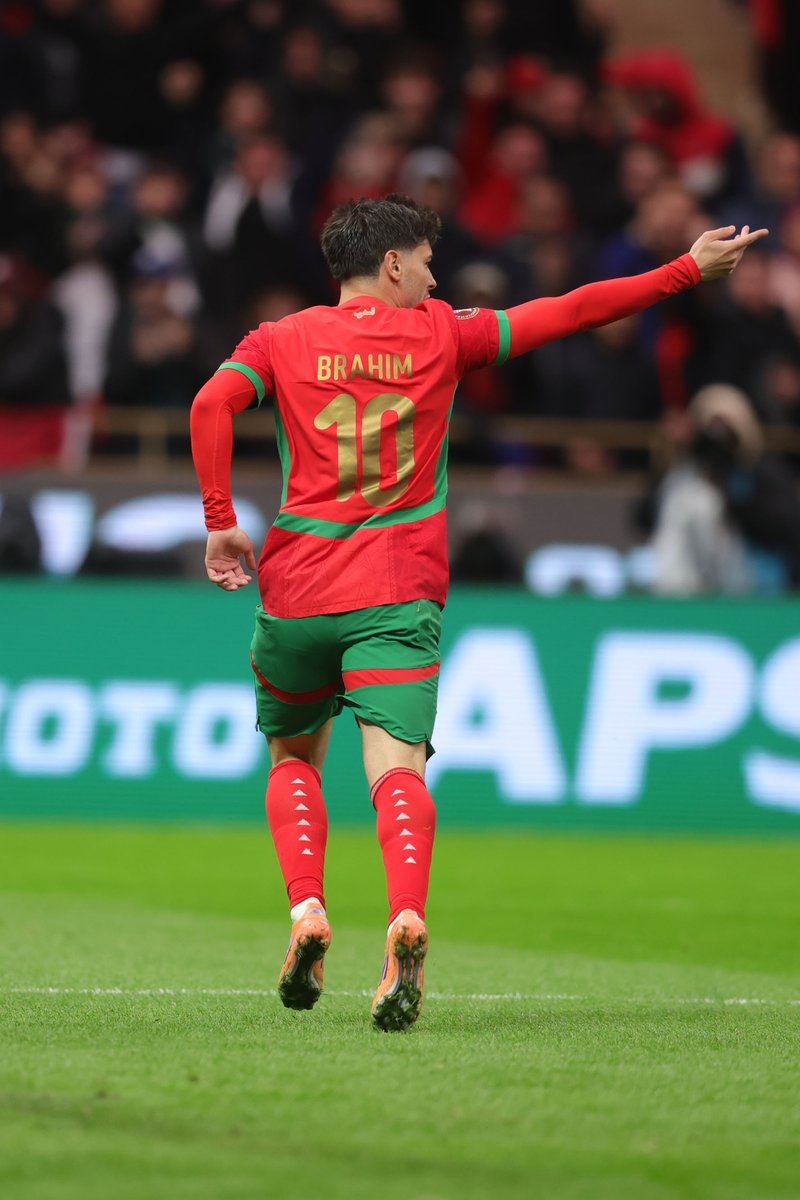 Le boulot de Mazraoui sur l’ouverture du score de Brahim Diaz hier. 🇲🇦🤌 𝗟𝗘 𝗠𝗔𝗥𝗢𝗖 𝗩𝗔 𝗙𝗔𝗜𝗥𝗘 𝗟𝗔 𝗖𝗔𝗡 𝗔𝗩𝗘𝗖 𝗛𝗔𝗞𝗜𝗠𝗜 𝗘𝗧 𝗠𝗔𝗭𝗥𝗔𝗢𝗨𝗜 𝗘𝗡 𝗟𝗔𝗧𝗘́𝗥𝗔𝗟 𝗗𝗥𝗢𝗜𝗧 😭 #CAN2025