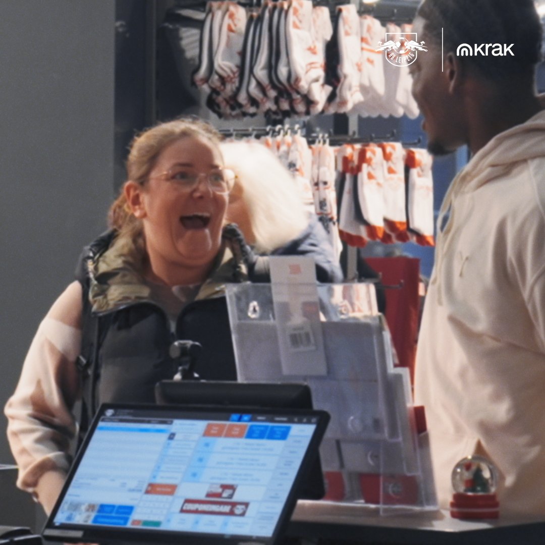 We teamed up with RB Leipzig to surprise fans in their merch store 🎁 From tears to hugs to grabbing a little extra, we covered their shopping. Happy holidays from Krak and RBL