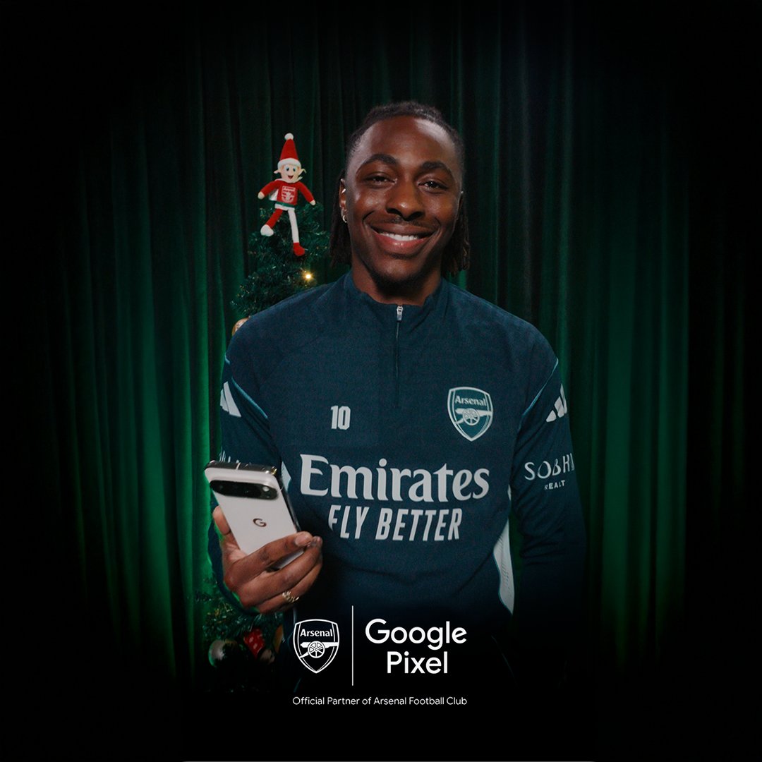 Dear Santa, I want to play for The Arsenal. โค๏ธ๐ Hellacreps helps the lads get festive and unwrap childhood Christmas memories with Gemini on Google Pixel 10 ๐ฅน๐
