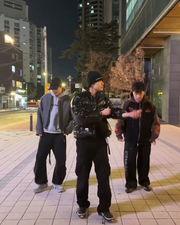 [IG] 251222 aka_trandee_rock* update *Team Kai Member/Dancer One of the Team Kai members has uploaded a video dancing to Kai’s part in the MMA Love Shot dance break 🐻❤️‍🔥 #KAI #카이 #カイ #金钟仁 #엑소카이 🔗: