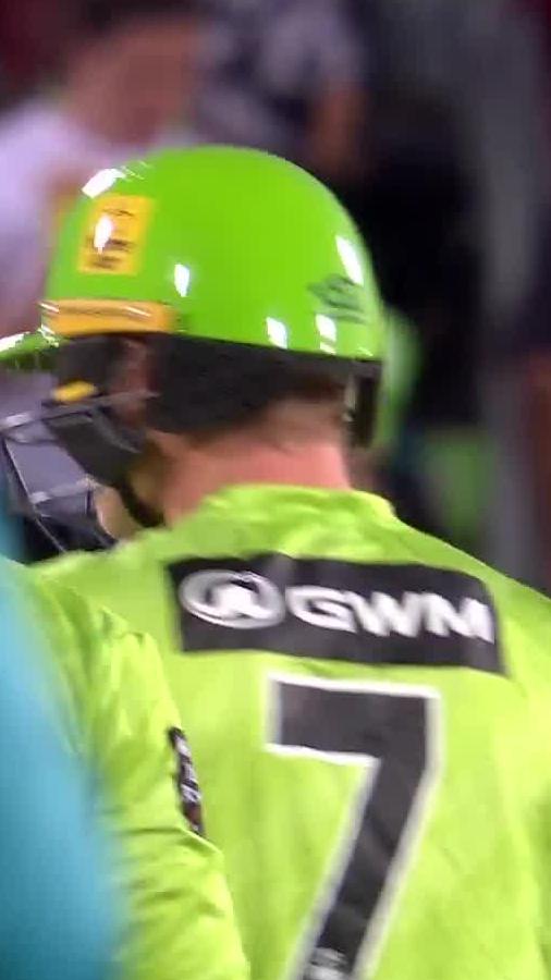 Shaheen Shah Afridi, who has been paid $420,000 for BBL 2025-26, has been total trash🗑️ His Performance in BBL, Vs Renegades = 2.4-0-43-0 Vs Scorchers = 4-0-49-1 Vs Thunder = 4-0-35-1 Total 127 runs in 10.4 overs with 2 wickets 😨 - What's your take 🤔