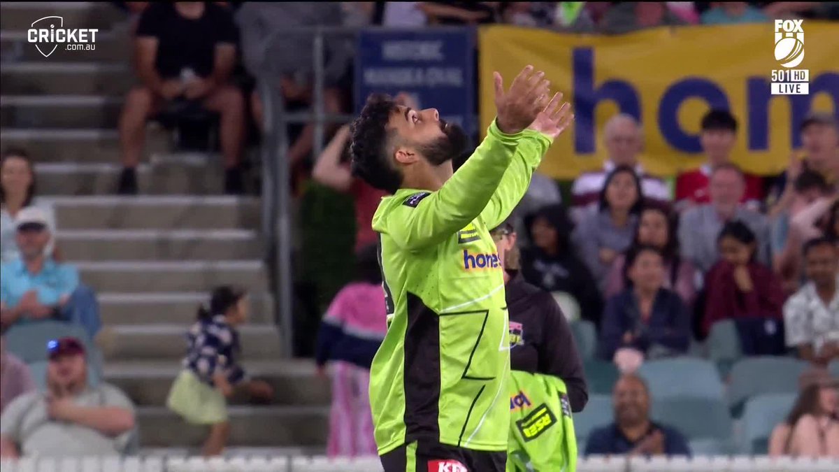 S H A D A B 🤩 The Pakistan allrounder is having some sort of match! #BBL15