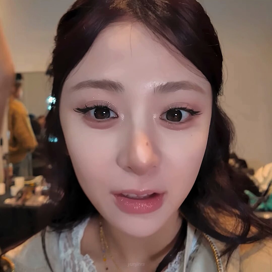 🐶: do i not look like a doll? oh you do, yunjin.