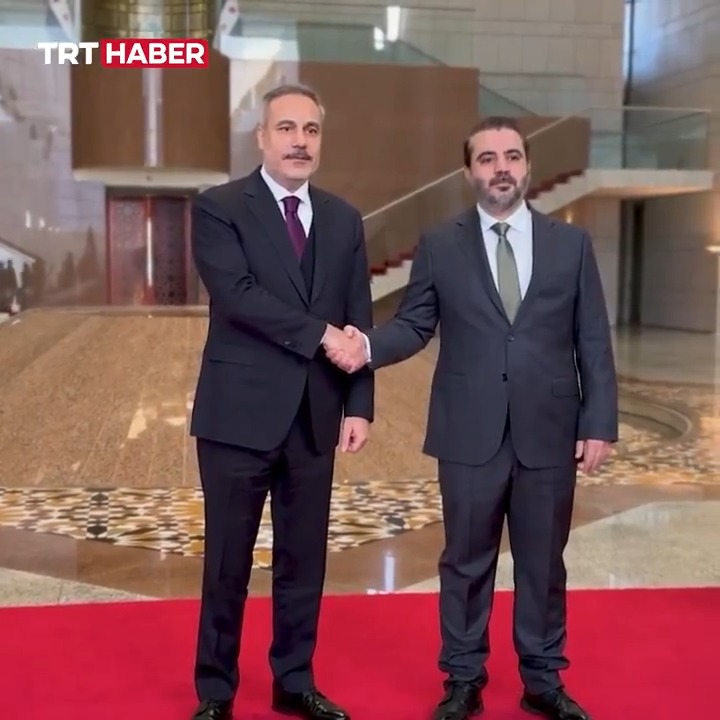 Dışişleri Bakanı Hakan Fidan, Milli Savunma Bakanı Yaşar Güler ve MİT Başkanı İbrahim Kalın, Şam'da Suriye Cumhurbaşkanı Ahmed Şara ve üst düzey Suriyeli yetkililerle bir araya geldi.