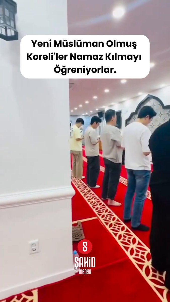 💢Yeni Müslüman olan Koreli'ler Seul Merkez Camiinde Namaz kılmayı öğreniyorlar.