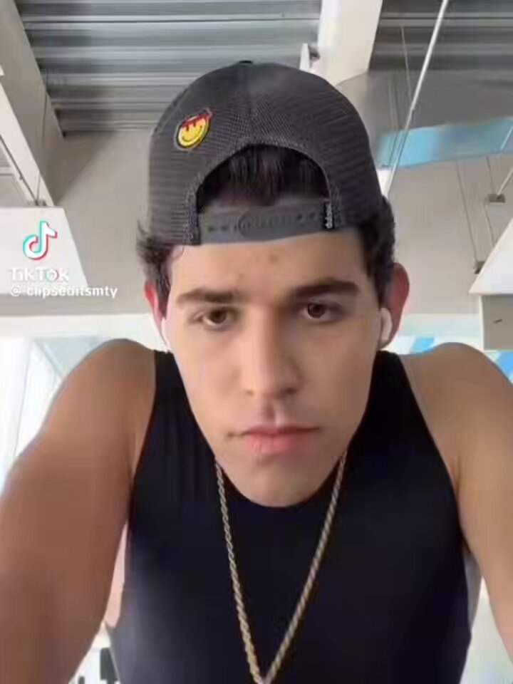 Emmanuel Valencia macho vergon, le encanta que le digan esas cosas al sucio, es muy pervertido 🔥🤤 #porno #gay #chudai #morboso #morbo #sexo